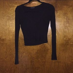 BRANDY MELVILLE Black Long sleeved V-neck crop top
